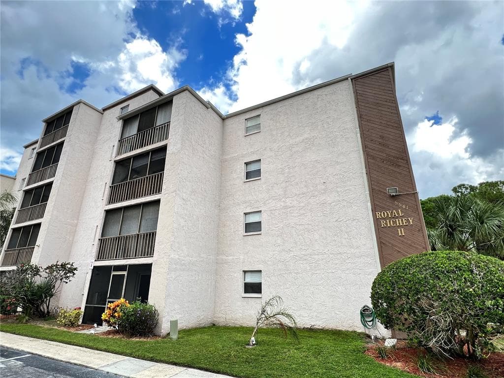 5541 BAY BOULEVARD UNIT 301 PORT RICHEY, FL 34668
