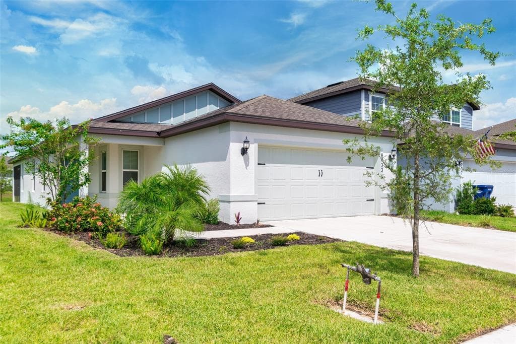 8933 ROYAL RIVER CIRCLE PARRISH, FL 34219