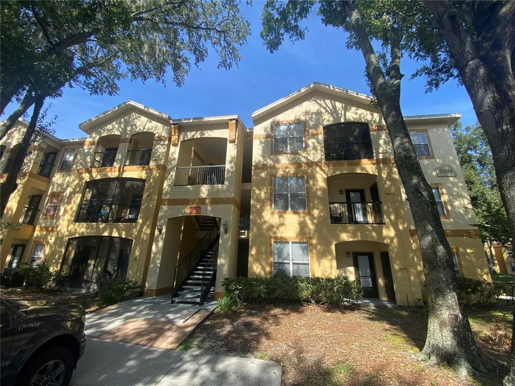 5604 PINNACLE HEIGHTS CIRCLE UNIT 202 TAMPA, FL 33624