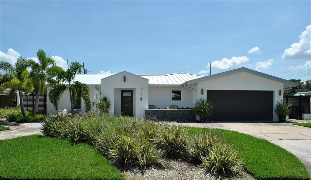 714 45TH AVENUE NE ST PETERSBURG, FL 33703
