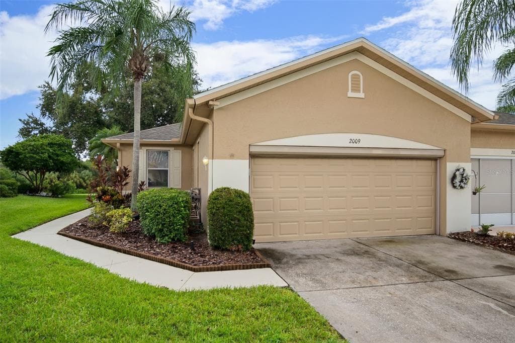 2009 ACADIA GREENS DRIVE UNIT 2009 SUN CITY CENTER, FL 33573