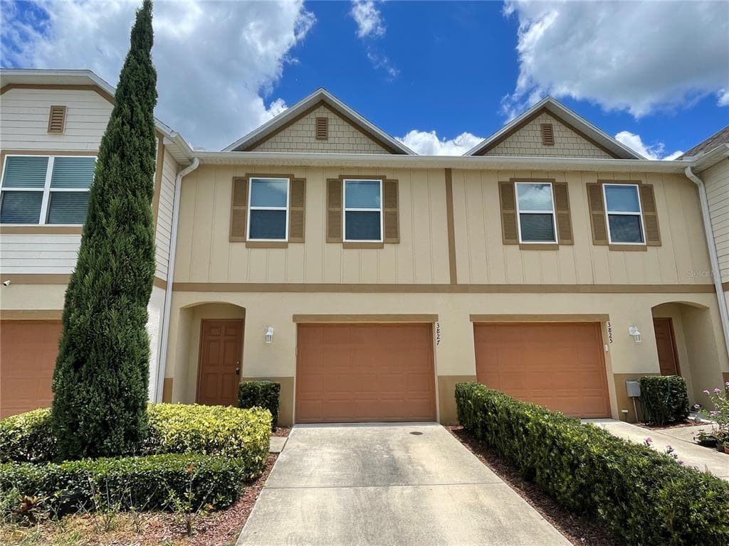 3827 STRAFFORD PLACE LAKELAND, FL 33810