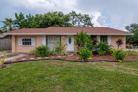 8009 WOODVINE PLACE TAMPA, FL 33615