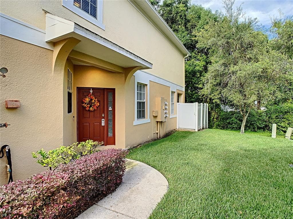 2090 FIESTA RIDGE COURT TAMPA, FL 33604