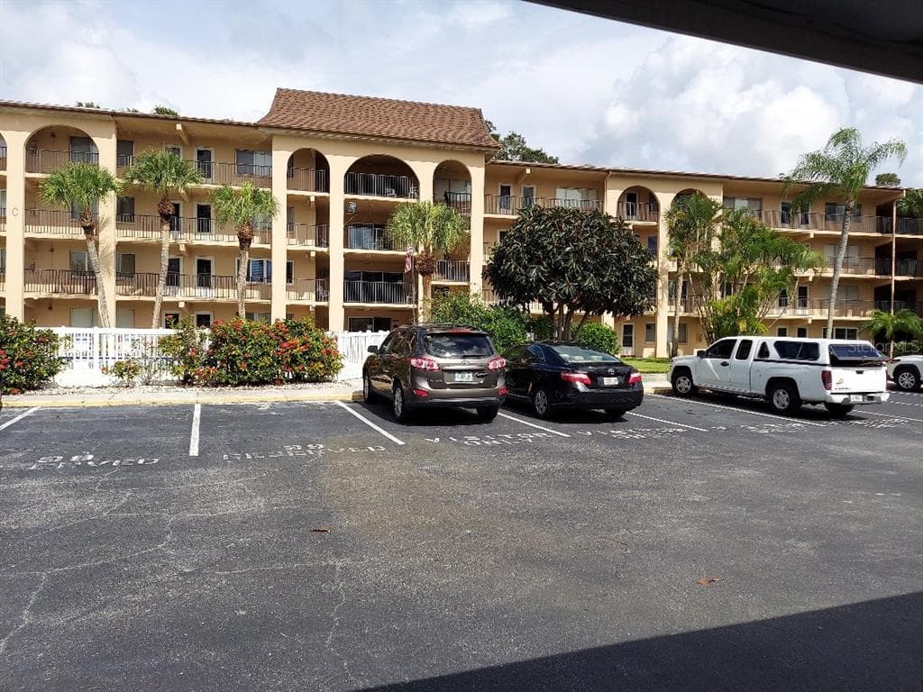 2525 W BAY DRIVE UNIT D22 BELLEAIR BLUFFS, FL 33770