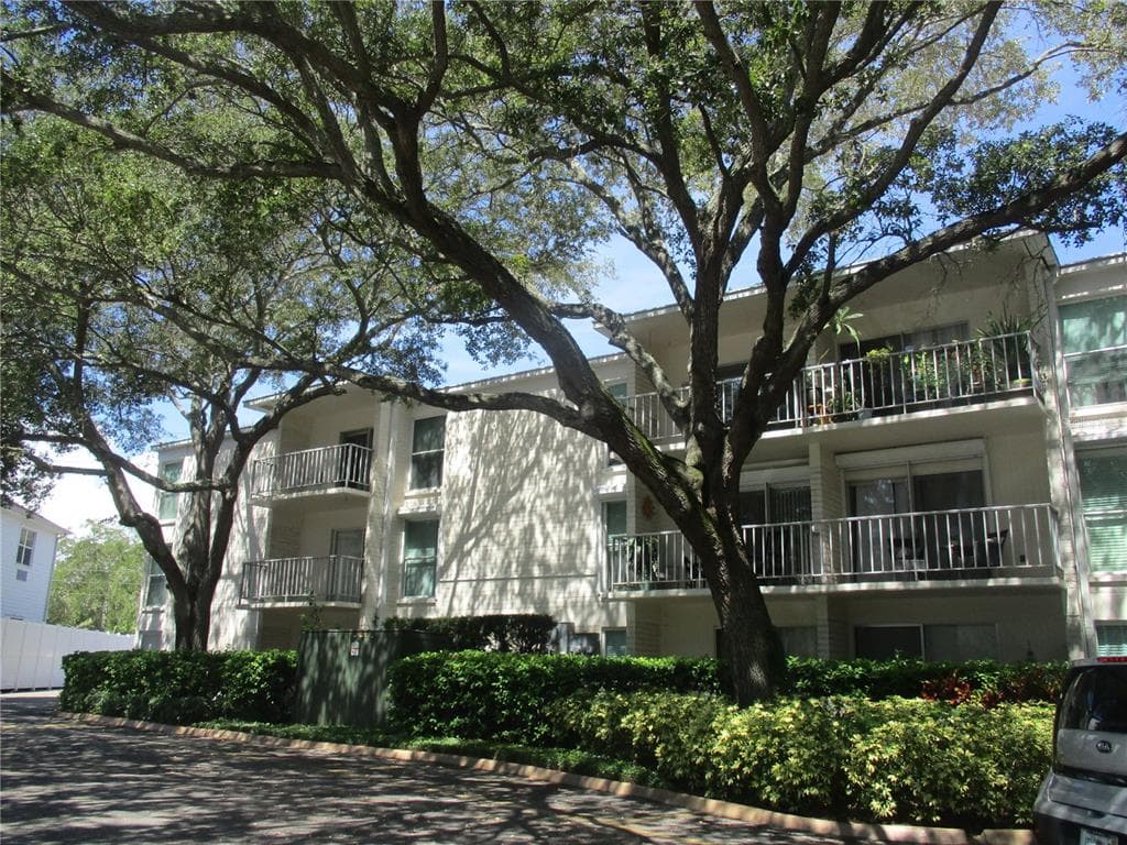 3325 BAYSHORE BOULEVARD UNIT F25 TAMPA, FL 33629