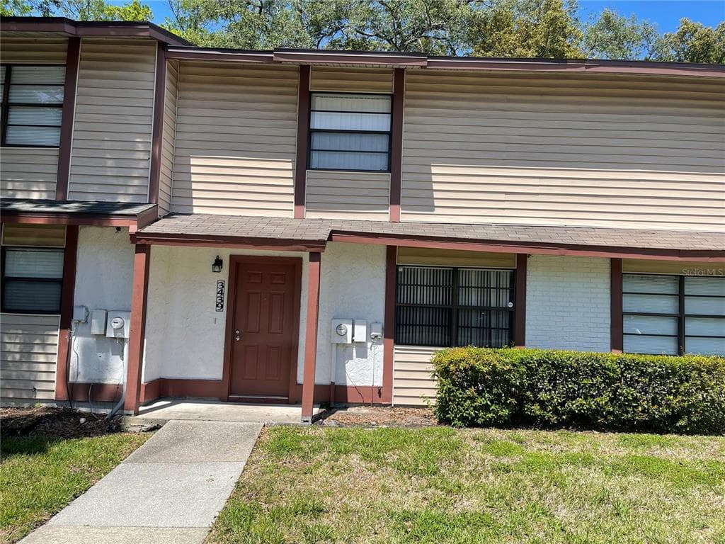 3439 OAK TRAIL COURT