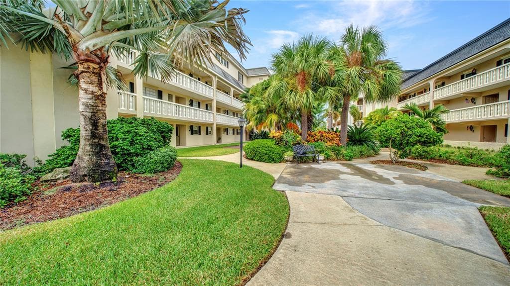 147 BLUFF VIEW DRIVE UNIT 105 BELLEAIR BLUFFS, FL 33770