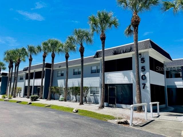 5507 FOUNTAIN LAKE CIRCLE UNIT B207 BRADENTON, FL 34207
