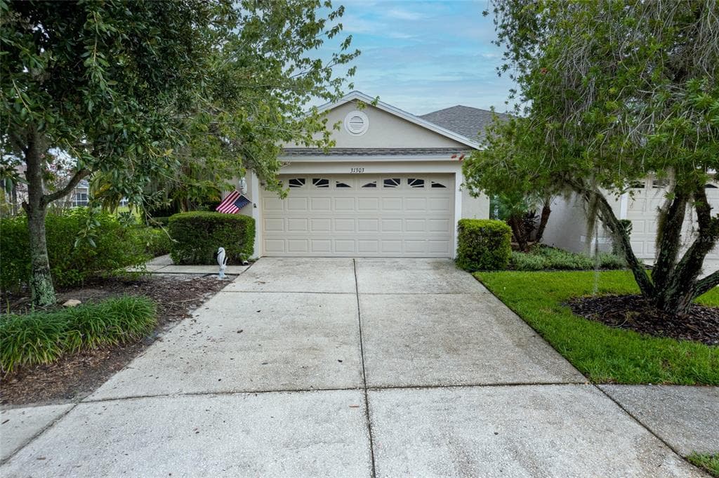 31303 SHAKER CIRCLE ZEPHYRHILLS, FL 33543