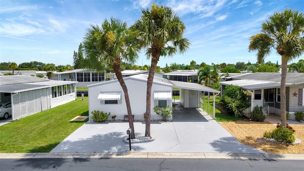 118 S SAINT THOMAS CIRCLE APOLLO BEACH, FL 33572