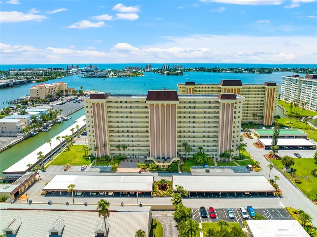 4550 COVE CIRCLE UNIT 708 ST PETERSBURG, FL 33708