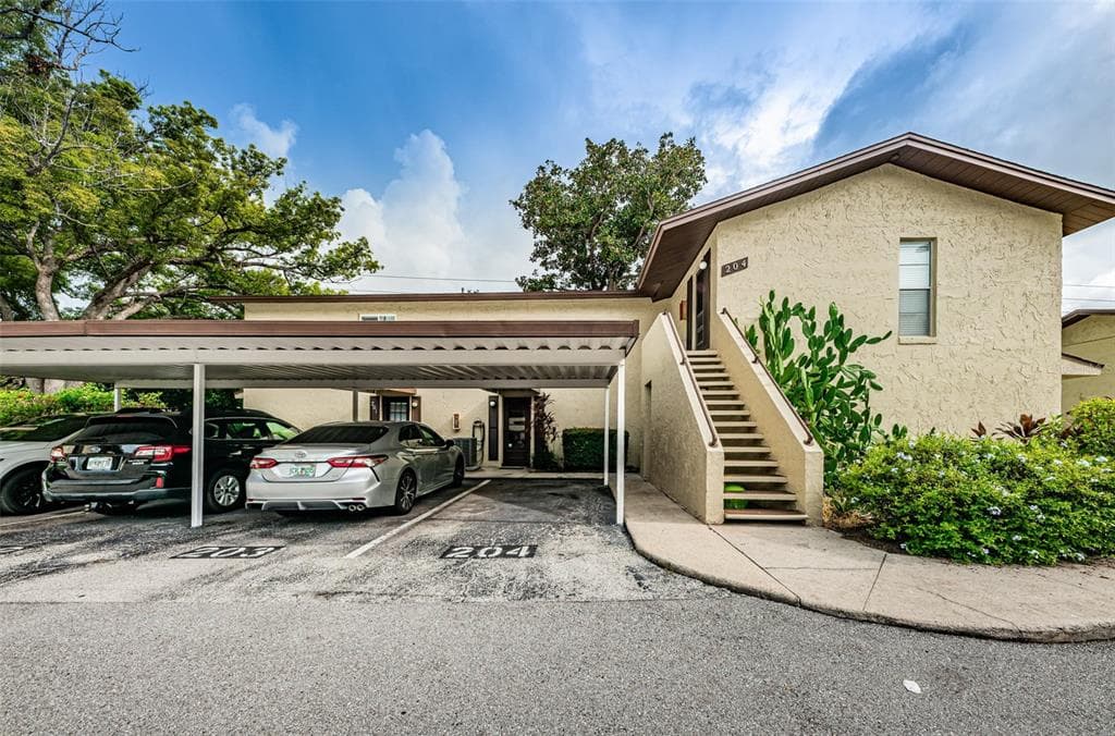 501 E BAY DRIVE UNIT 202 LARGO, FL 33770