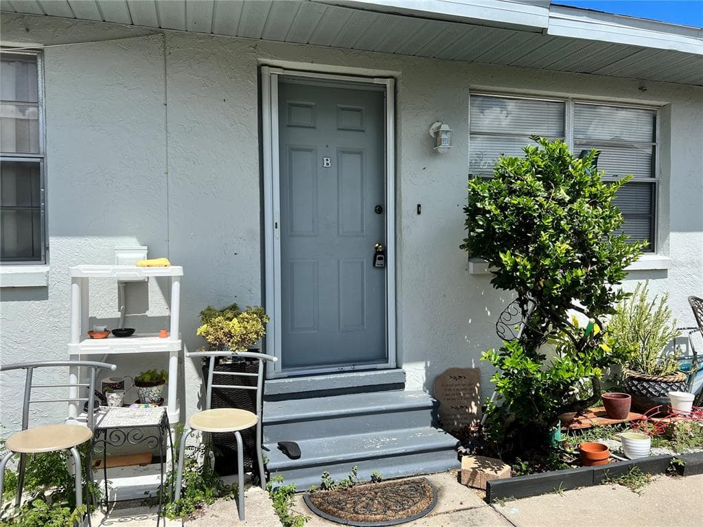 1041 APOLLO BEACH BOULEVARD UNIT B APOLLO BEACH, FL 33572