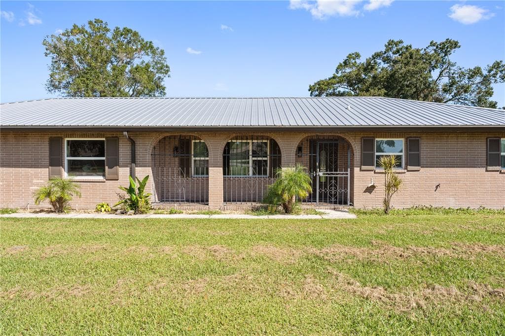 1511 W DAUGHTERY ROAD LAKELAND, FL 33810