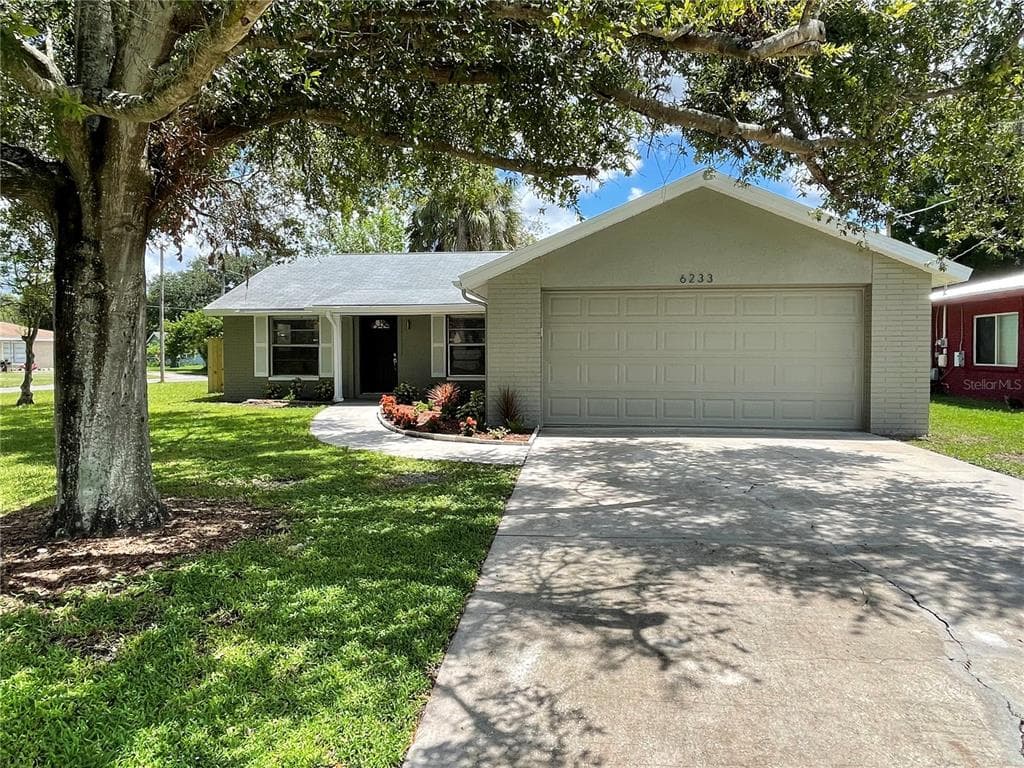 6233 FLORIDA CIRCLE E APOLLO BEACH, FL 33572