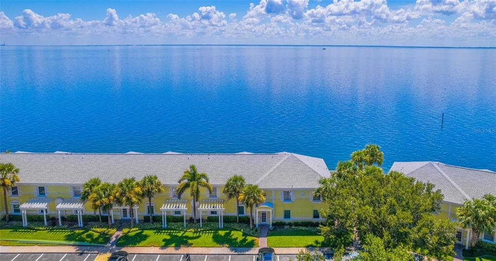 5240 COQUINA KEY DRIVE SE UNIT D ST PETERSBURG, FL 33705
