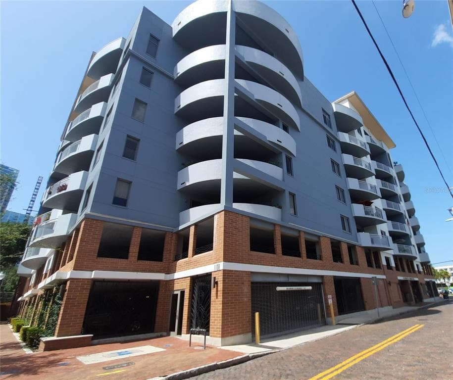 1108 N FRANKLIN STREET UNIT 303