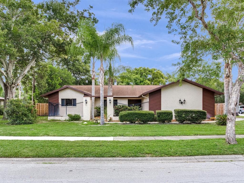 60 OAKWOOD COURT PALM HARBOR, FL 34683