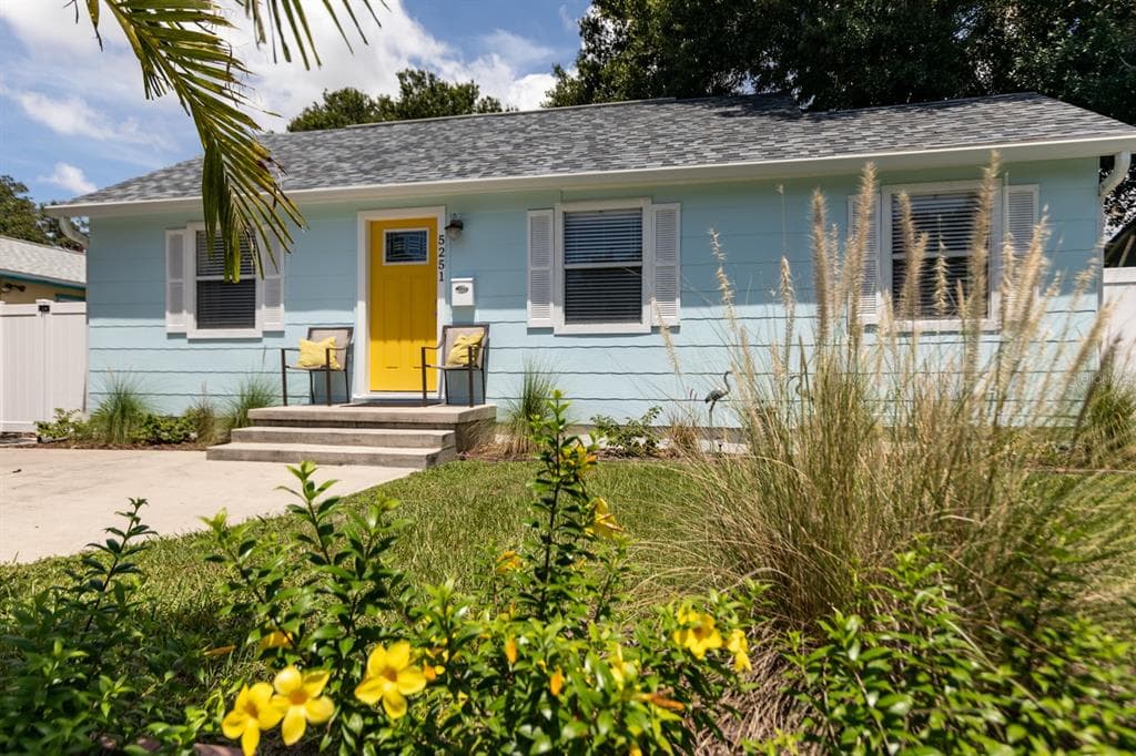 5251 DARTMOUTH AVENUE N ST PETERSBURG, FL 33710