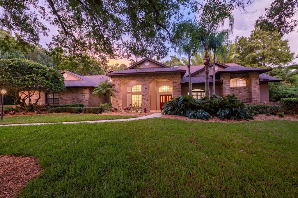 30 DEERPATH COURT