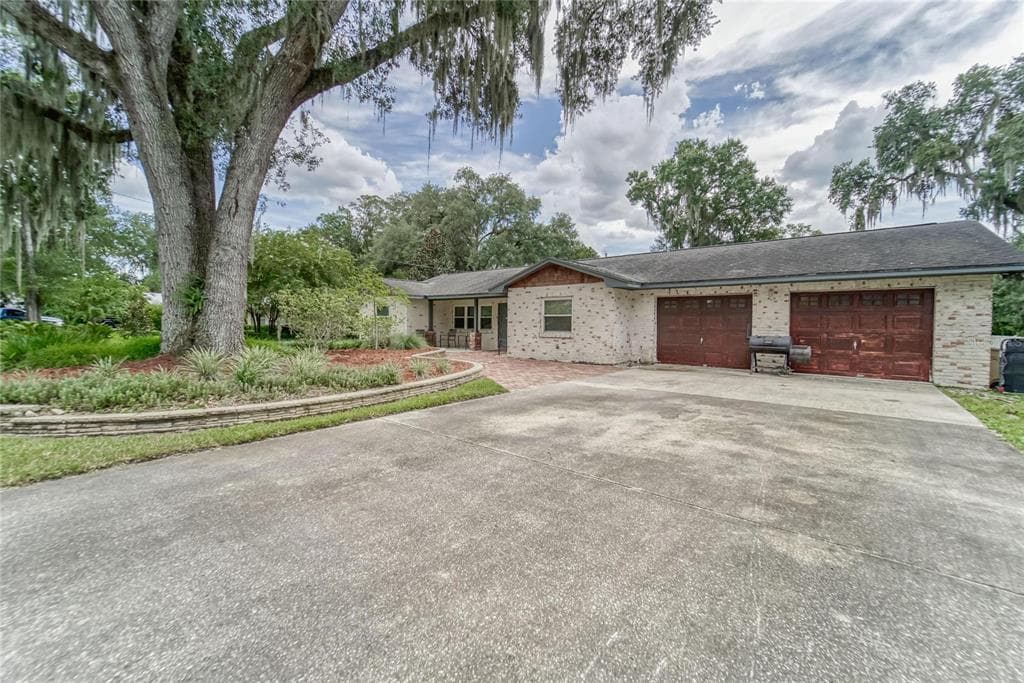 329 FERN CLIFF AVENUE TEMPLE TERRACE, FL 33617