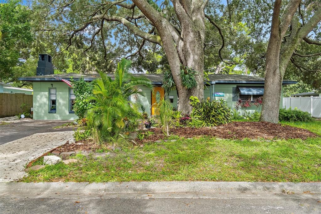7070 17TH WAY N ST PETERSBURG, FL 33702