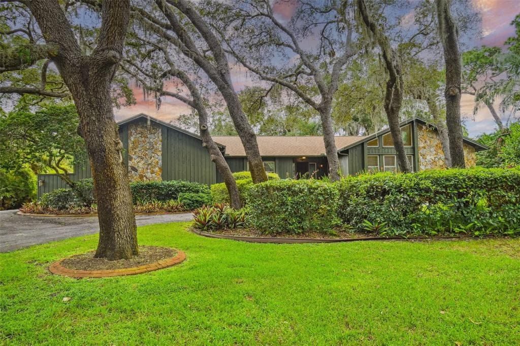 30 EAGLE LANE PALM HARBOR, FL 34683