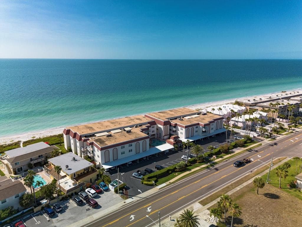 2900 GULF BOULEVARD UNIT 211 BELLEAIR BEACH, FL 33786