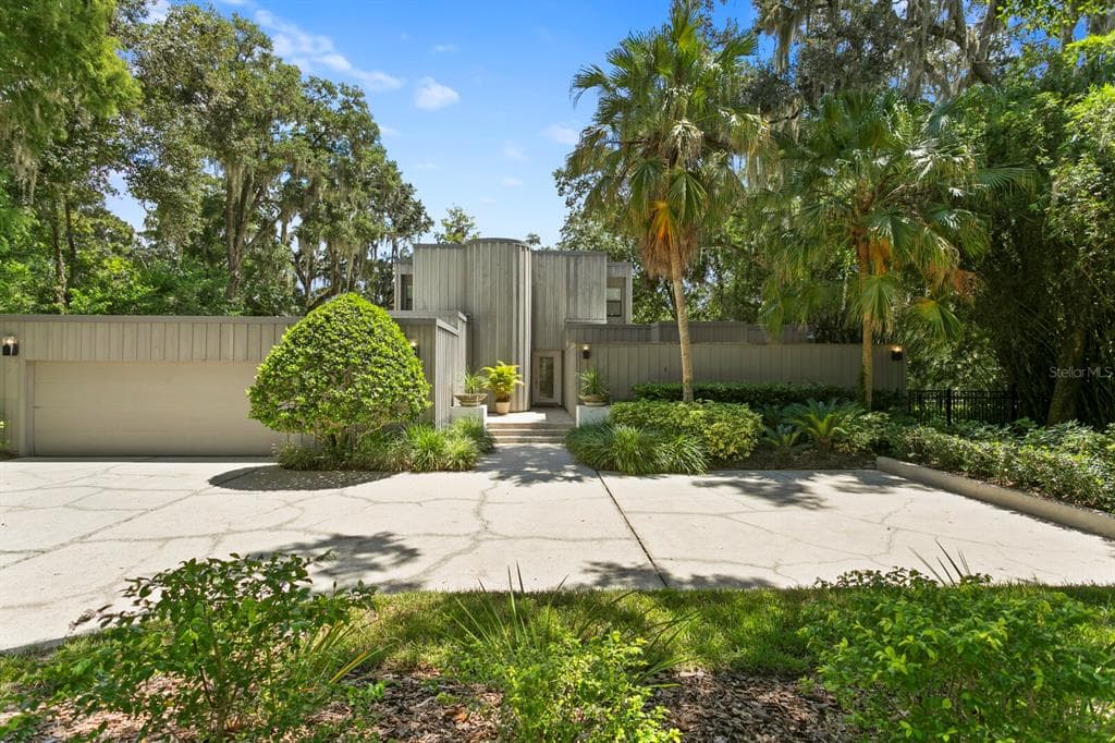 1311 N RIVERHILLS DRIVE TEMPLE TERRACE, FL 33617