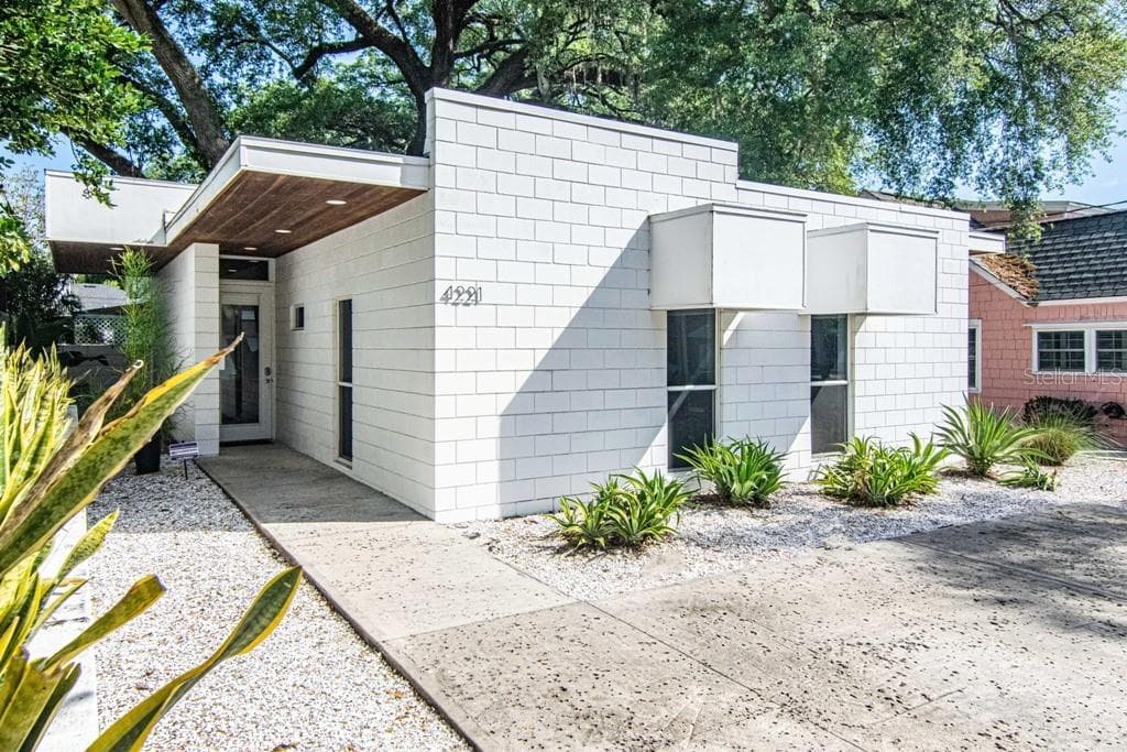 4221 W CLEVELAND STREET TAMPA, FL 33609