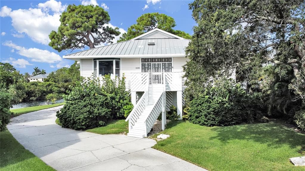2102 KETCH COURT TARPON SPRINGS, FL 34689