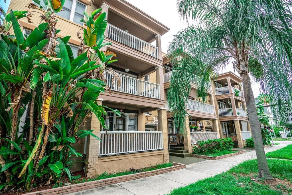 344 4TH STREET S UNIT 17 ST PETERSBURG, FL 33701