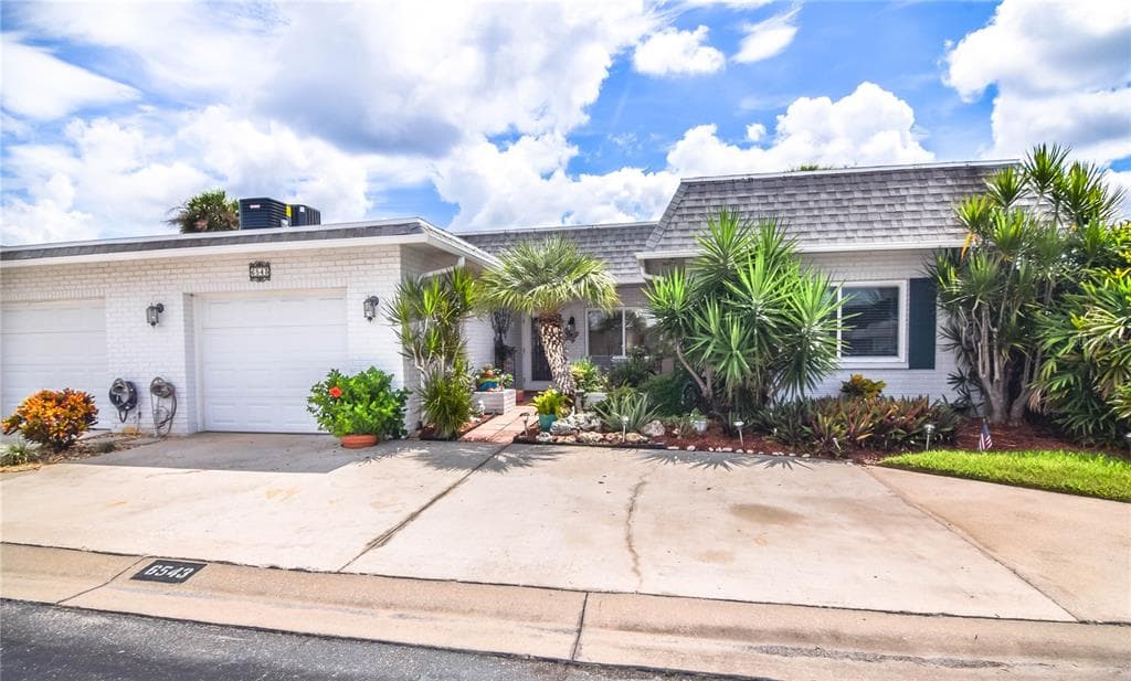 6543 GRAND BAHAMA DRIVE SEMINOLE, FL 33777