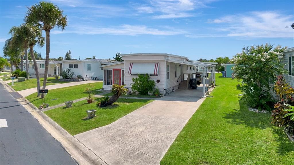 122 E SAINT JOHNS WAY APOLLO BEACH, FL 33572