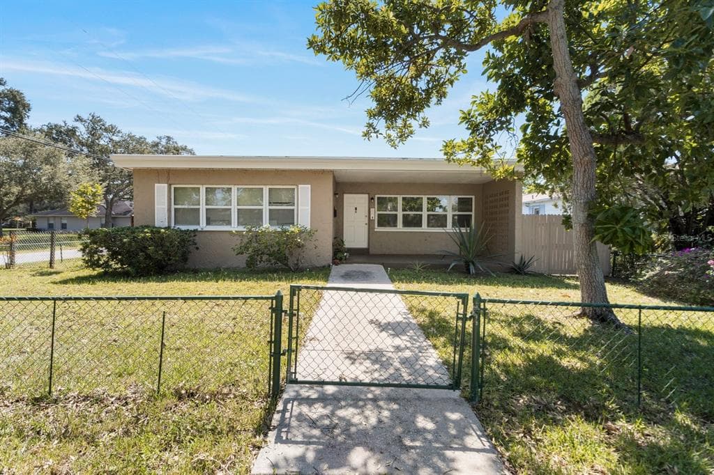 4000 9TH AVENUE N UNIT B ST PETERSBURG, FL 33713
