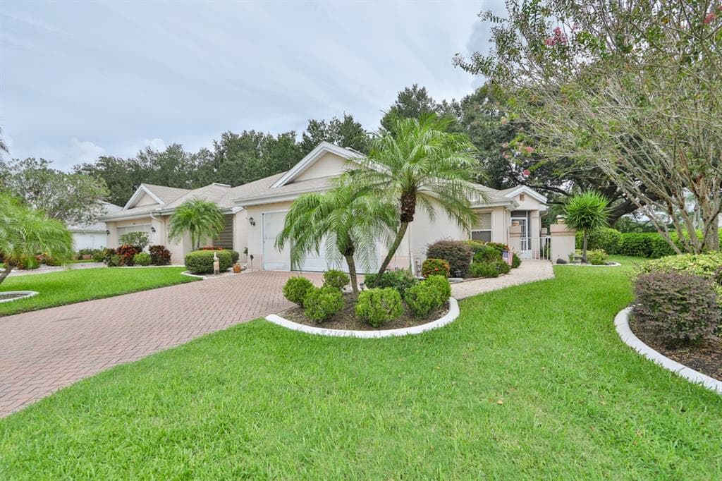 2301 MARKSMEN COURT SUN CITY CENTER, FL 33573
