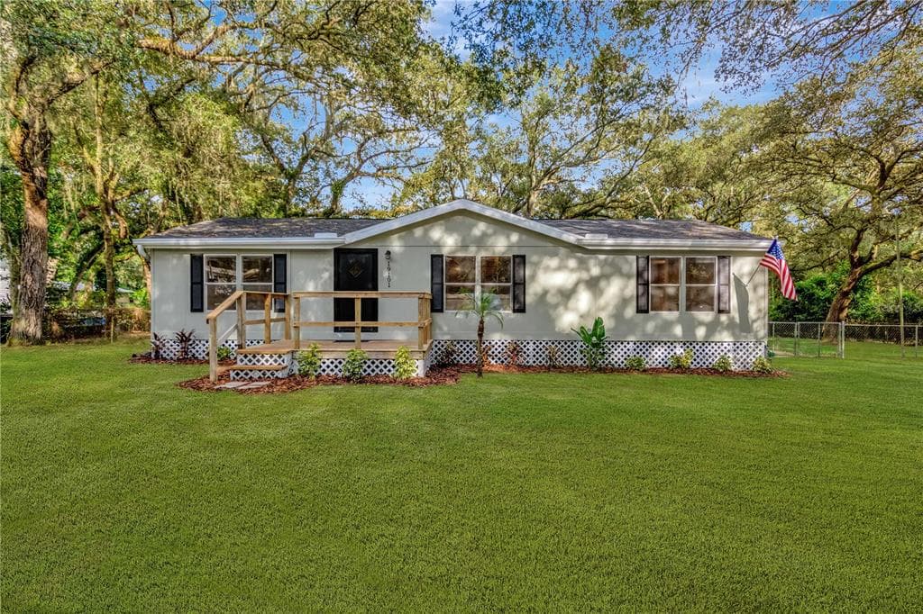 19101 LIVENGOOD ROAD LUTZ, FL 33559