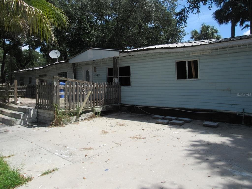 9804 NEW YORK STREET GIBSONTON, FL 33534