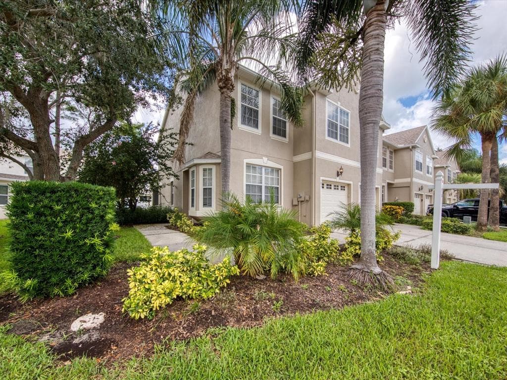 581 BLACK LION DRIVE NE ST PETERSBURG, FL 33716