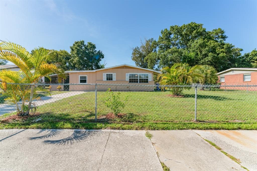 8305 ALLAMANDA AVENUE TAMPA, FL 33619