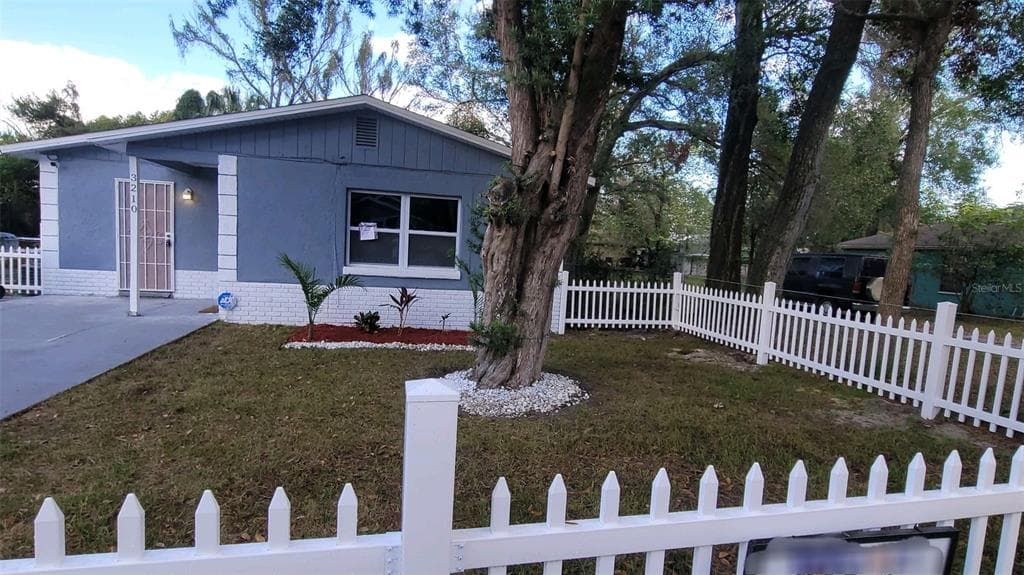 3210 E CARACAS STREET TAMPA, FL 33610