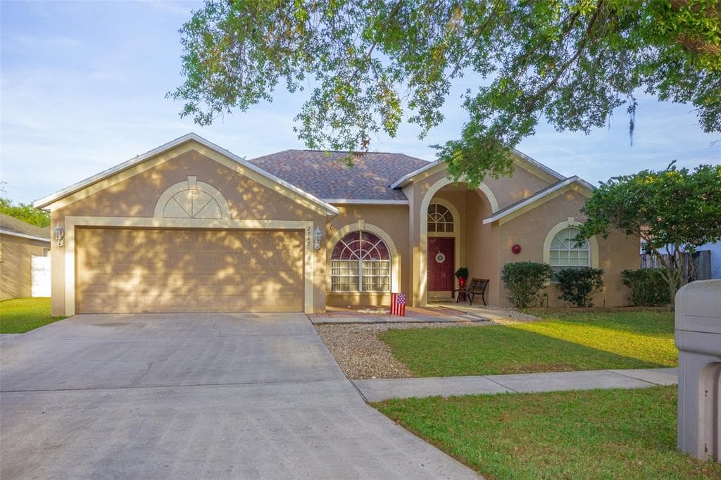 2242 TOWERING OAKS CIRCLE SEFFNER, FL 33584