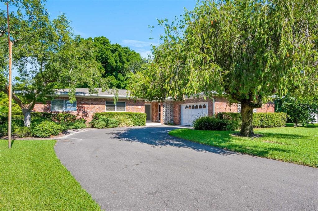 497 SUWANEE CIRCLE TAMPA, FL 33606