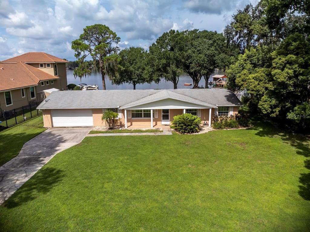 3735 LAKE PADGETT DRIVE LAND O LAKES, FL 34639