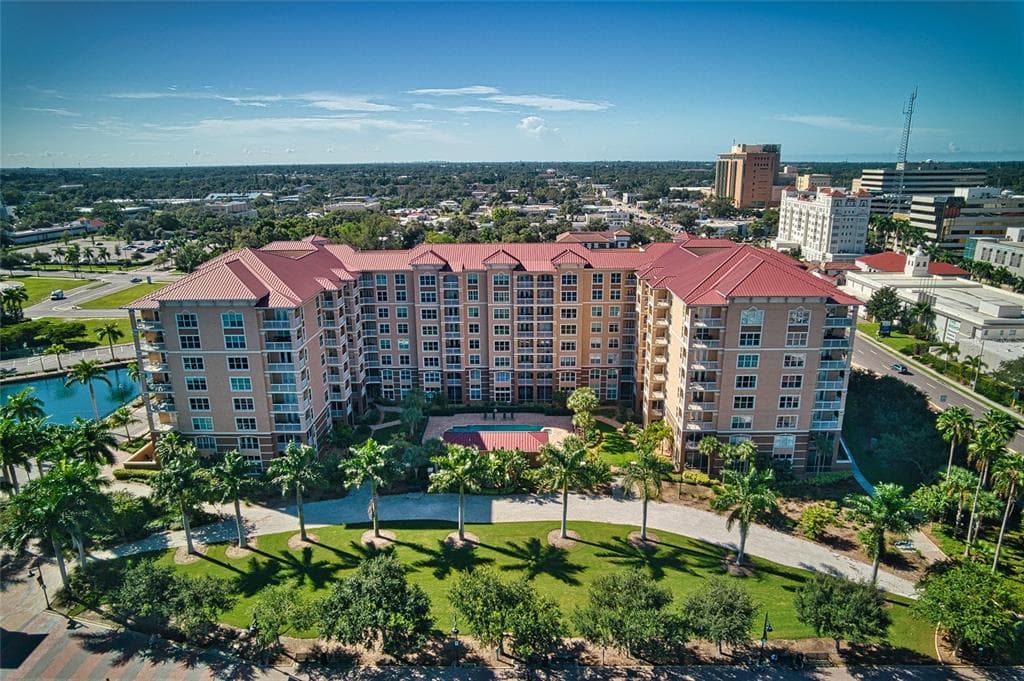 808 3RD AVENUE W UNIT 402 BRADENTON, FL 34205