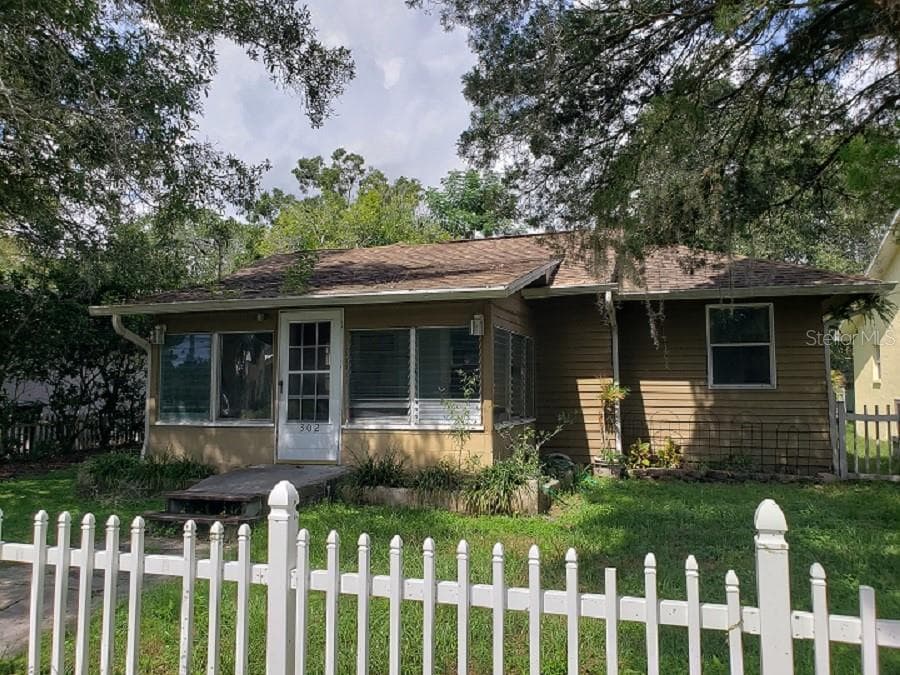 302 JEFFERSON AVENUE S OLDSMAR, FL 34677