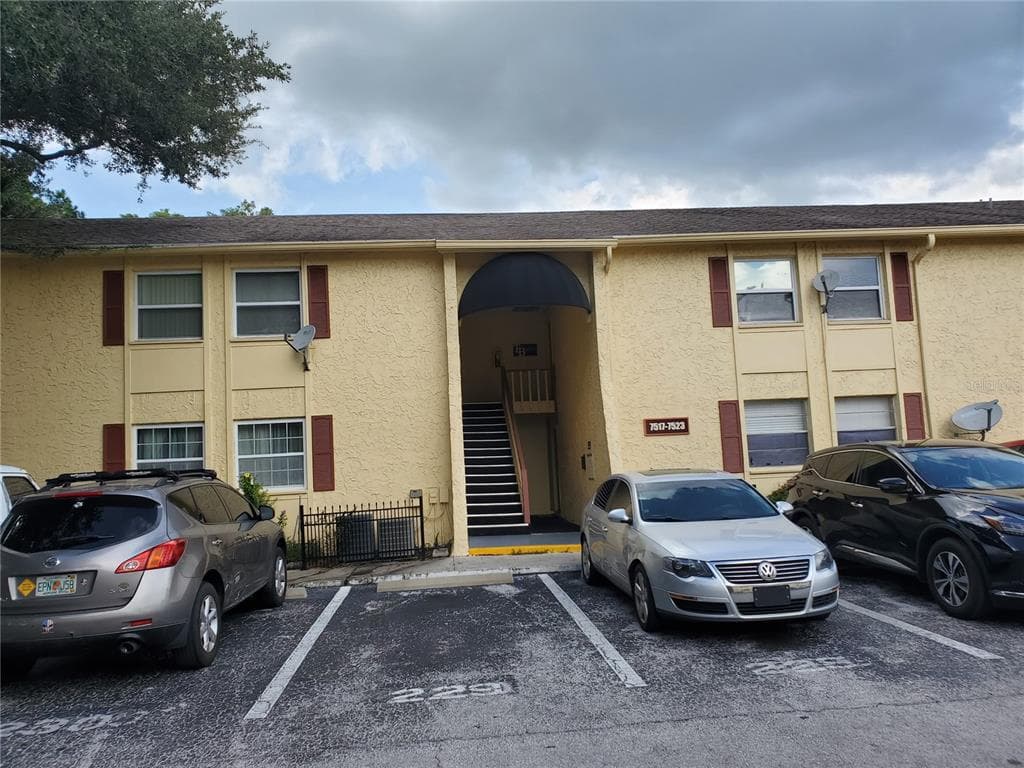 7519 GALLINETA COURT UNIT 7519 TAMPA, FL 33615
