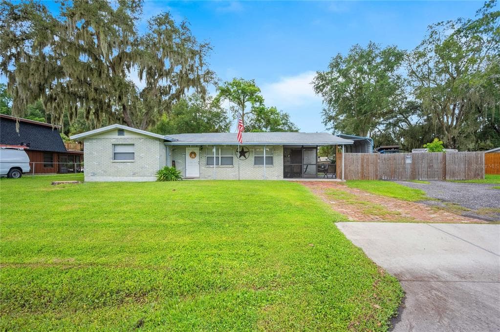 6824 OAKDALE DRIVE TAMPA, FL 33610