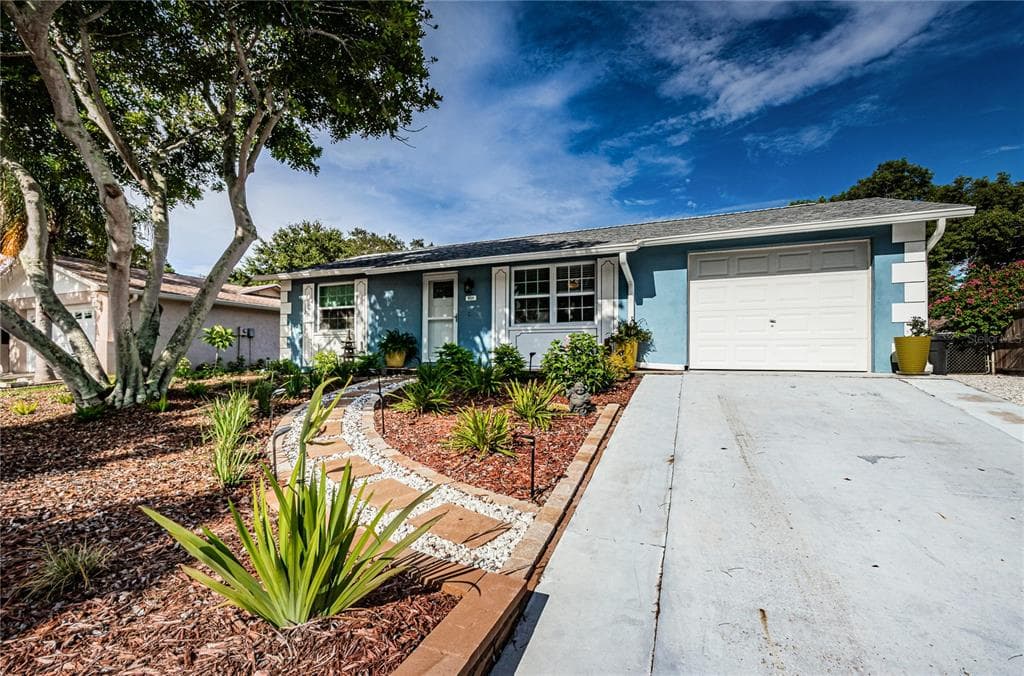 908 TODDSMILL TRACE TARPON SPRINGS, FL 34689